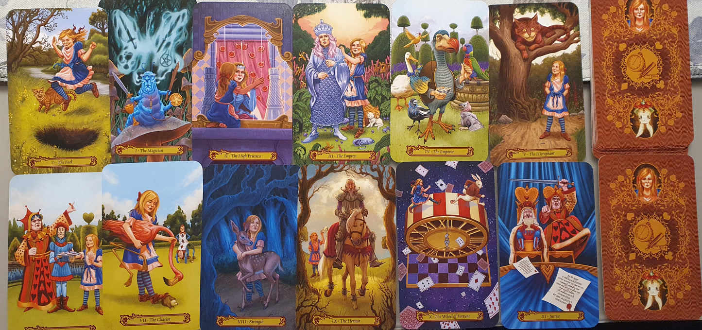Tarot in Worderland Alicia en el país de las Maravillas