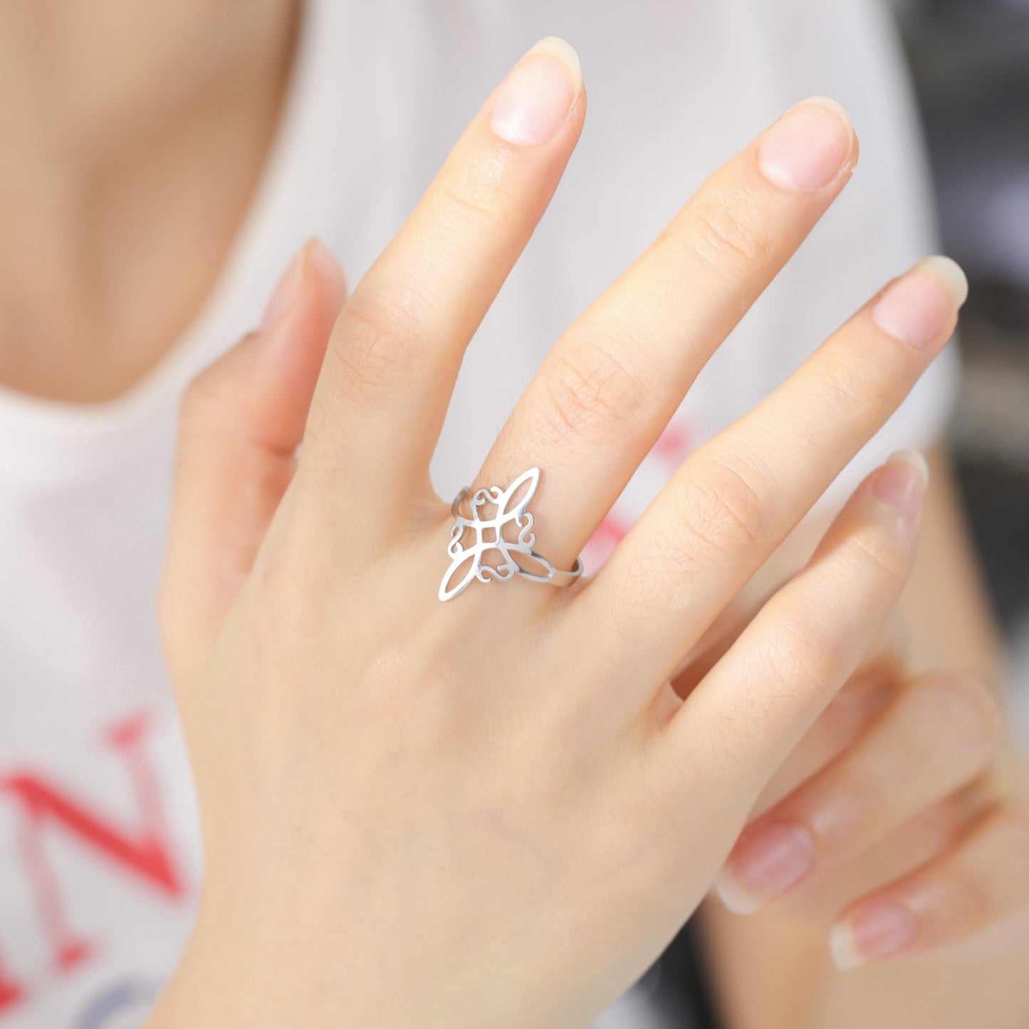 Anillo Nudo de Bruja Ajustable