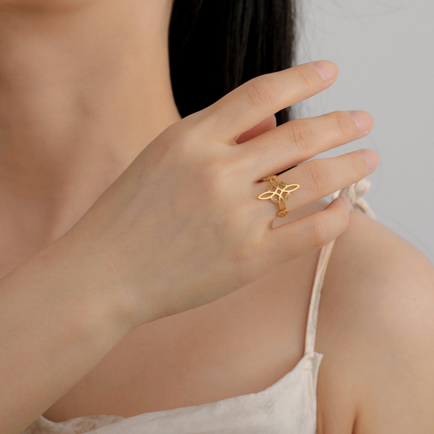 Anillo Nudo de Bruja