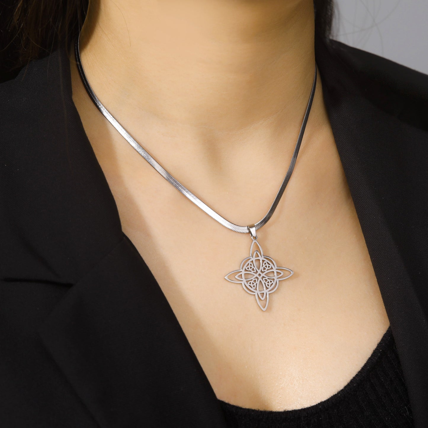 Collar Nudo de Bruja